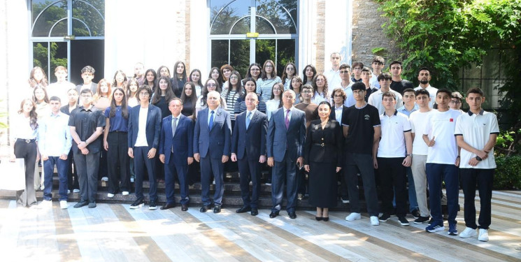 Nərimanov rayonunda yüksək bal toplayaraq Ali təhsil müəssisələrinə qəbul olan məzunlarla görüş keçirilib.