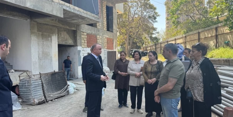 Nərimanov Rayon İcra Hakimiyyətinin başçısı Elgin Həbibullayev tərəfindən keçirilən vətəndaş qəbulları