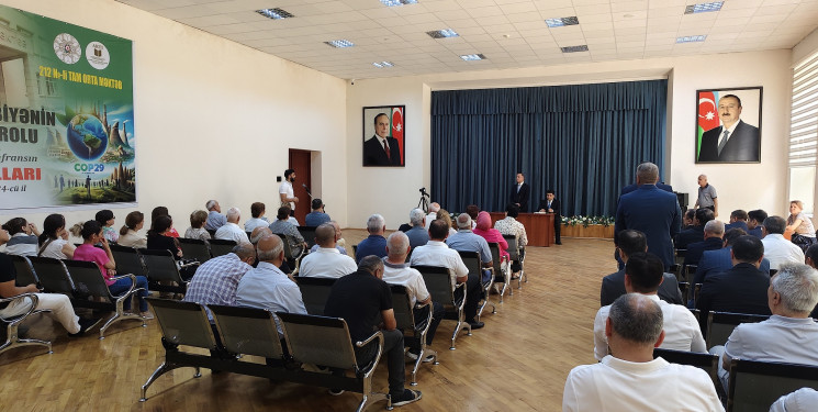 Nərimanov Rayon İcra Hakimiyyətinin başçısı Elgin Həbibullayev sakinlərlə görüşüb.